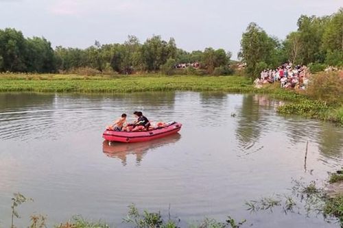 Rủ nhau tắm hồ, 3 thanh niên đuối nước thương tâm