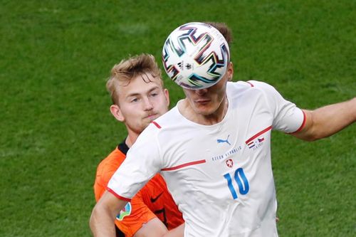 Cảnh báo của Van Basten với De Ligt thành hiện thực