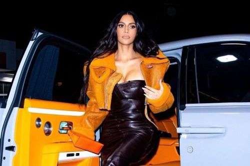 Kim Kardashian vẫn mặc áo khoác Yeezy của Kanye West