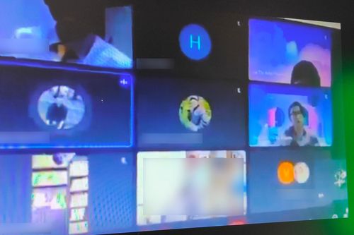 Một sinh viên Hutech khỏa thân khi học online