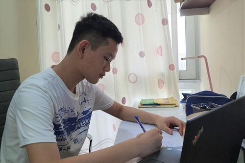 Thủ khoa Toán - THPT chuyên Sư phạm: Luôn cẩn trọng, tự giác và khiêm nhường