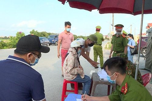 Huyện Tiên Lữ phong tỏa, cách ly hai thôn sau hai ca dương tính với SARS-CoV-2