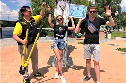 Cặp đôi cùng xích tay nhau vào ngày lễ tình nhân đã chia tay
