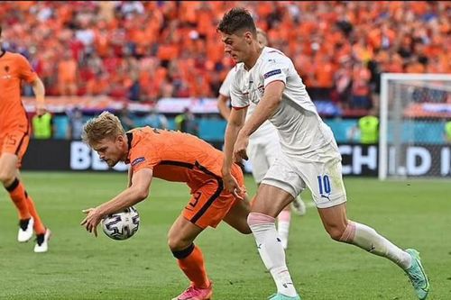 Hà Lan thua sốc CH Czech: Người hối hận, kẻ đổ lỗi tại … vô duyên