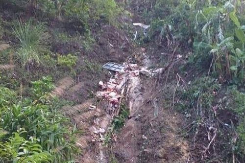 Xe tải mất lái lao xuống vực, ba người thương vong