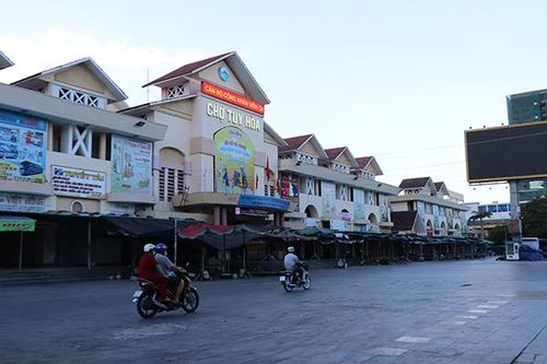 Phú Yên tạm dừng hoạt động chợ Tuy Hòa