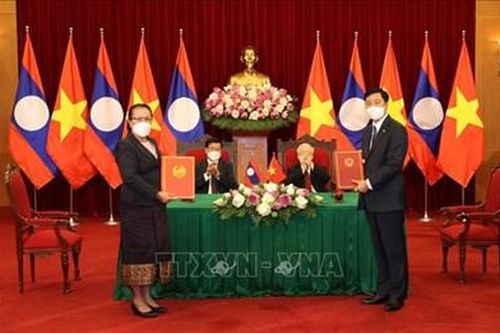 Tổng Bí thư Nguyễn Phú Trọng và Tổng Bí thư, Chủ tịch nước Lào chứng kiến Lễ ký kết văn kiện hợp tác giữa Việt Nam - Lào
