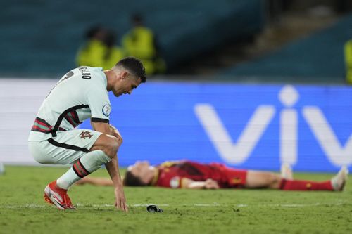 Kết quả EURO 2020: Nhà vua băng hà, 'cơn lốc màu cam' lạc lối