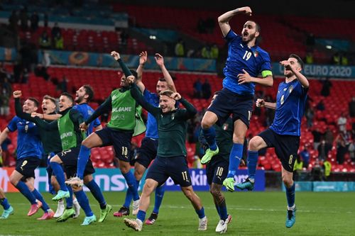 Xác định được hai cặp đấu đầu tiên tại vòng tứ kết EURO 2020