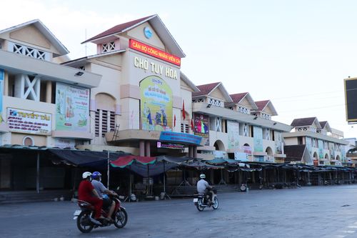 Phú Yên siết phòng chống dịch trong khu công nghiệp, chợ truyền thống