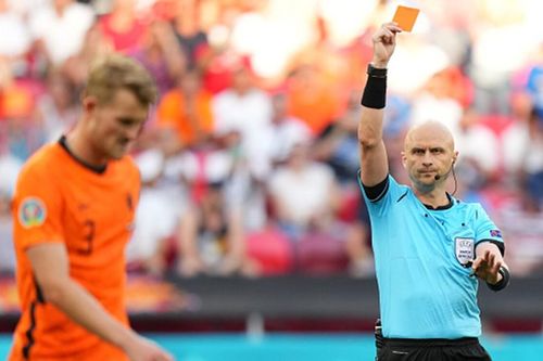 'Tội đồ' De Ligt nói gì sau chiếc thẻ đỏ bước ngoặt khiến Hà Lan bị loại khỏi EURO 2020?