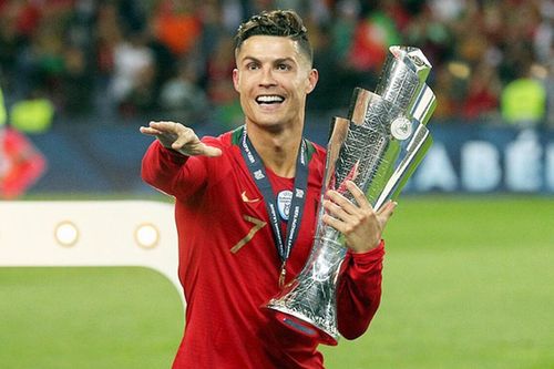 Đừng chê trách Ronaldo, sân khấu EURO sẽ rất nhớ anh!