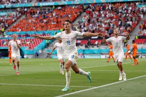 Hà Lan - CH Séc 0-2: Tomas Holes và Patrik Schick ghi bàn khi de Ligt trượt chân