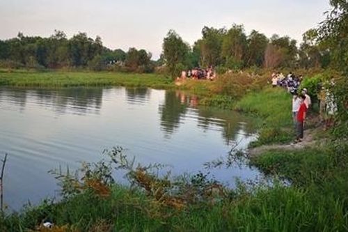 Chèo thuyền ra hồ chơi làm 3 người đuối nước, tử vong