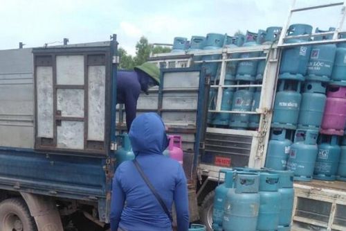 Tài xế tố bị chủ cũ chặn đường, 'cướp' hàng của công ty khác