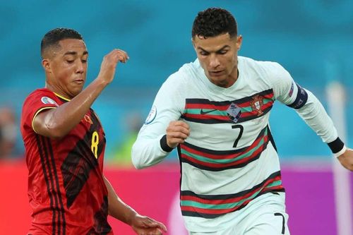 Ronaldo chia tay EURO 2020: Thất bại của ngôi sao cô đơn