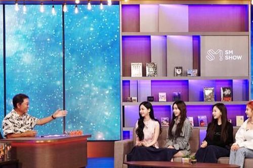 aespa, NCT trò chuyện thân mật cùng 'thầy Lee', loạt dự án mới của SM được hé lộ