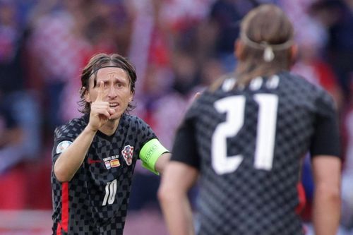 Luka Modric nổi cáu với đồng đội