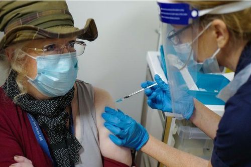 Nghiên cứu mới: Tiêm lẫn vaccine có hiệu quả hơn hai liều AstraZeneca