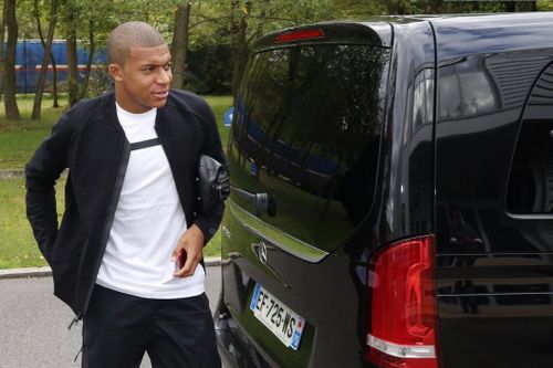 Dù chạy cực nhanh, Mbappe chỉ thích các mẫu xe 'chậm chạp'