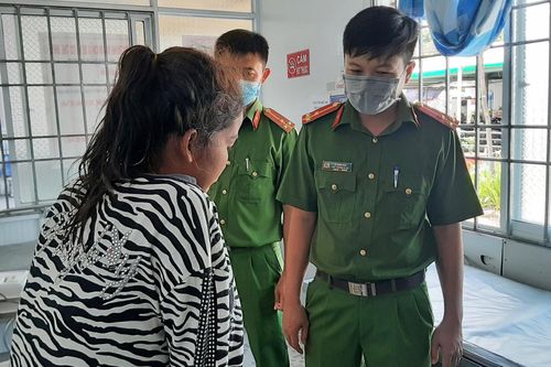 Hai cảnh sát nhảy xuống kênh cứu cô gái tự tử