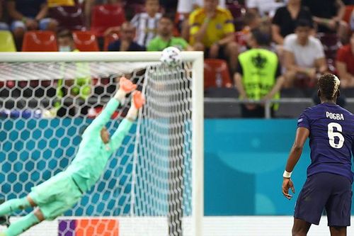 Ngả mũ trước siêu phẩm của Pogba vào lưới Thụy Sĩ