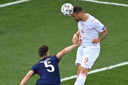 Nhật ký EURO bằng thơ: Ngả mũ trước đồng hồ Thụy Sĩ
