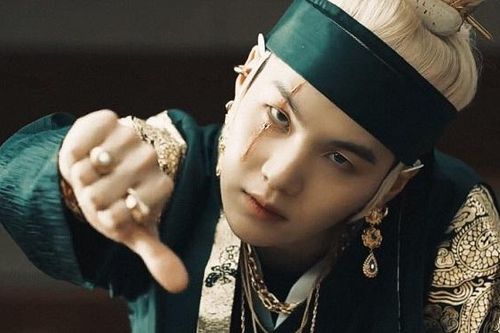 Suga BTS chơi lớn với tóc mới, ARMY thề không tin nữa