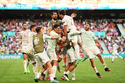 Cận cảnh bữa tiệc tám bàn thắng đưa Tây Ban Nha vào tứ kết Euro 2020