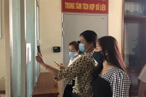Bắc Kạn yêu cầu 'gõ từng nhà' để hướng dẫn quét mã QR