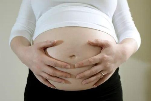 Bà mẹ trẻ nhất nước Anh chỉ mới... 11 tuổi