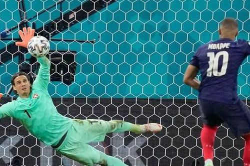 Thủ quân tuyển Pháp bảo vệ 'tội đồ' Mbappe