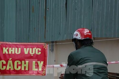 Phong tỏa tòa nhà có 20 người mắc COVID-19 ở TPHCM