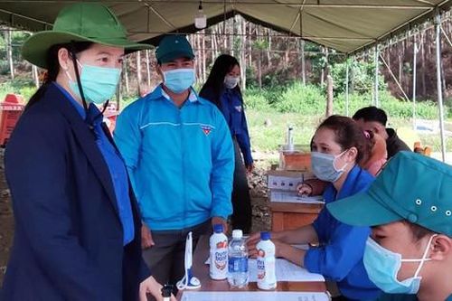 Thêm 1 F0 'ghé' Lâm Đồng, tăng cường cả trăm thanh niên tại chốt kiểm dịch
