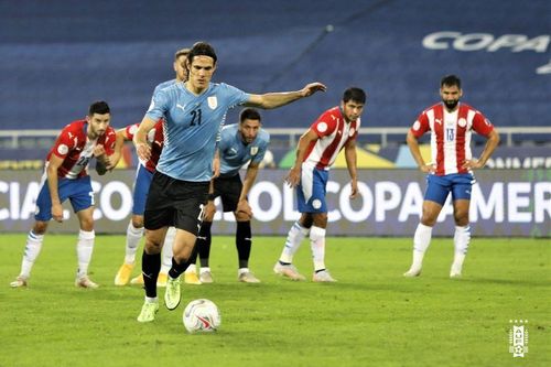 Cavani hóa người hùng, Uruguay vào tứ kết với ngôi nhì bảng
