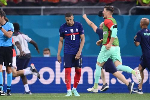 Pháp văng khỏi EURO 2020: Mbappe trả giá vì kiêu ngạo