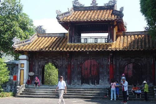 Cảnh đẹp khó cưỡng ở lăng vua sáng lập triều Nguyễn
