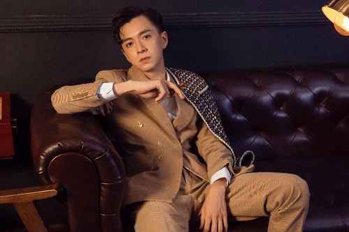 Mừng tuổi mới, Ngô Kiến Huy hóa quý ông lịch lãm khiến fan 'xỉu up xỉu down'