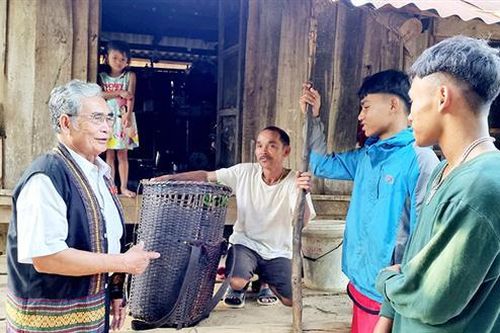Hồ Ta Đăng, người có uy tín trong đồng bào dân tộc thiểu số