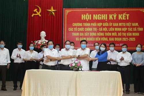 Ký kết chương trình phối hợp xây dựng nông thôn mới, đô thị văn minh và giảm nghèo bền vững