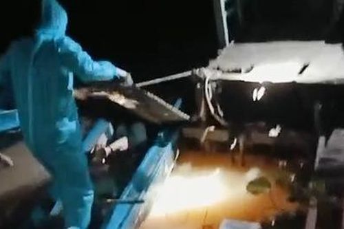 Chờ đêm xuống lén lút đưa người xuất cảnh trái phép, vẫn không thoát