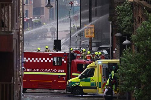 Hỏa hoạn lớn tại London (Anh), hàng trăm cư dân sơ tán