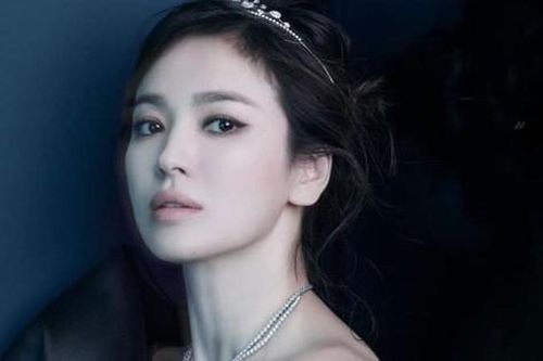 Bí quyết nào để Song Hye Kyo chẳng cần làm gì mà vẫn nổi tiếng hơn chồng cũ Song Joong Ki?