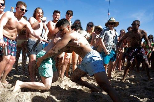 Sống chung với Covid-19 là không tránh khỏi, nhưng phải tiêm chủng đã