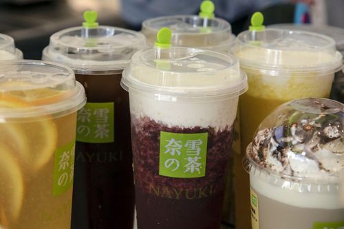 Đôi vợ chồng Trung Quốc thành tỷ phú USD nhờ chuỗi quán trà sữa