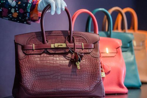 Có nên mua túi Hermès rẻ hơn nhiều lần từ tội phạm bị bắt?