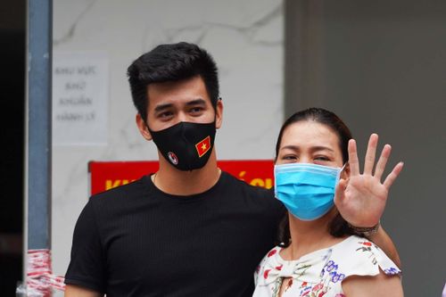 Tiến Linh, Công Phượng rời khu cách ly về nhà