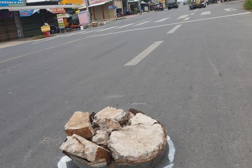 Cô gái chấn thương sọ não sau khi va vào bê tông trên quốc lộ