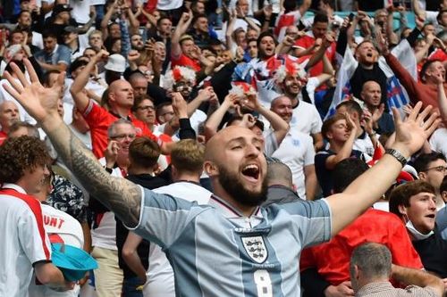 Nhật ký EURO bằng thơ: 'Thánh đường' Wembley rực sáng