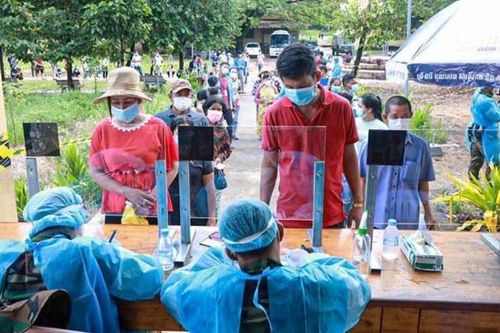 Covid-19 ở Campuchia: Số ca mắc và tử vong mới cao kỷ lục, chính thức vượt ngưỡng 50.000 người nhiễm bệnh